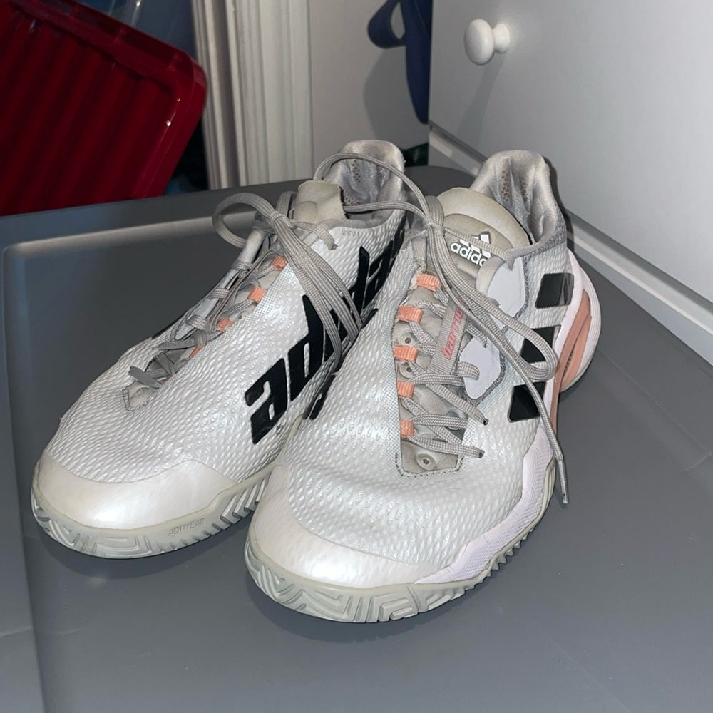 Woman’s Adidas Tennis Shoes
